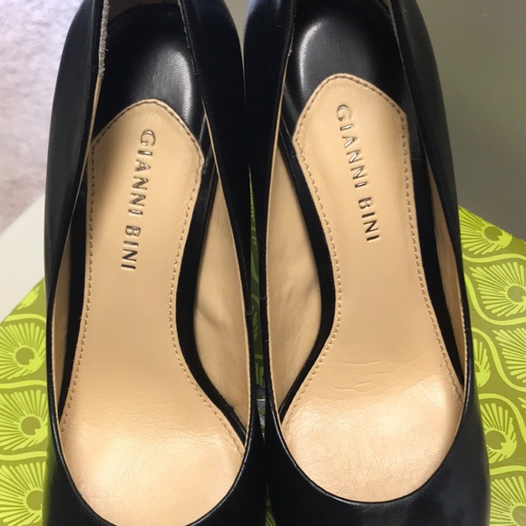Gianni Bini Platform Shoes - Picture 2 of 5